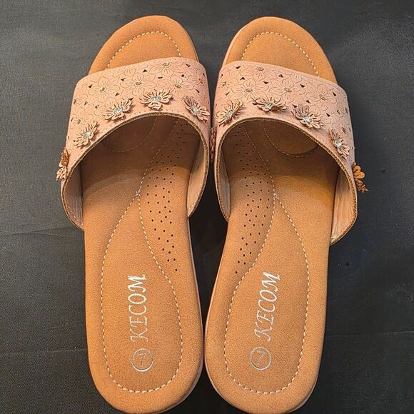 BRAND NEW KECOM WOMEN's FLORAL STUDDED DESIGN DETAIL SLIDE WEDGE SANDAL - Picture 9 of 14